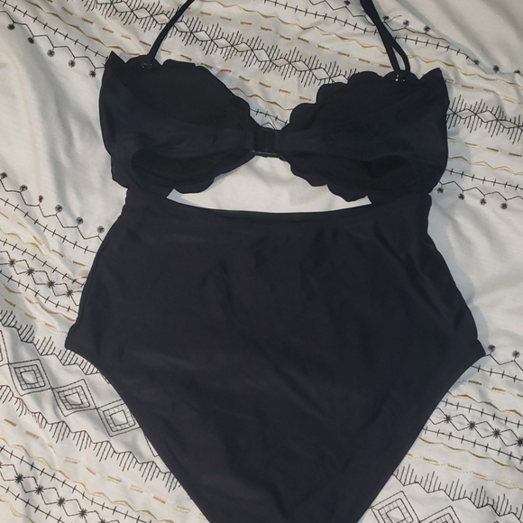 *NEW* Black Cupshe Swimsuit - Picture 5 of 9
